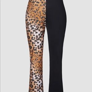 Small, back and leopard print bootleg pants. Cotton/polyester blend.